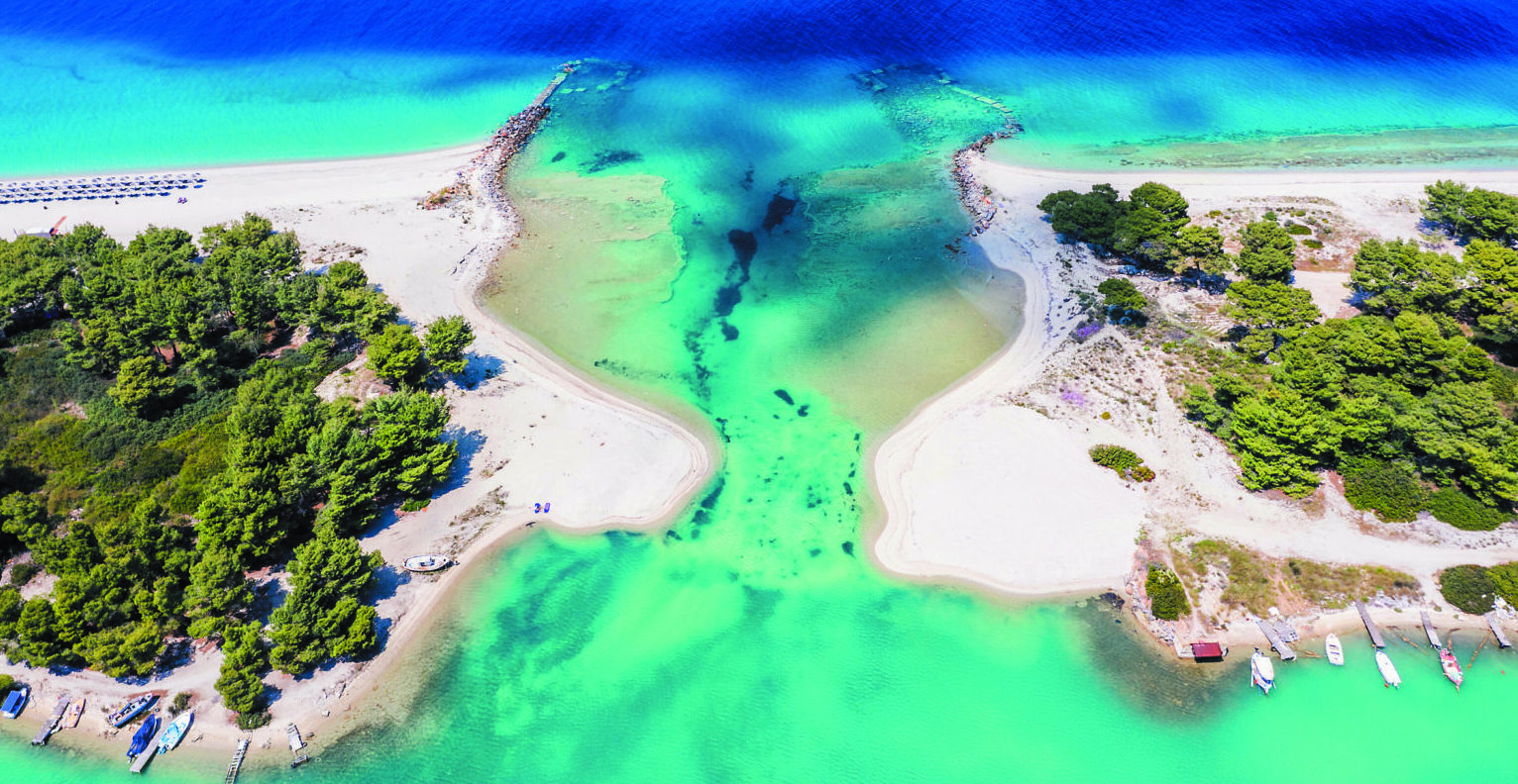 Παραλία της Χαλκιδικής η καλύτερη πανευρωπαϊκά σε λίστα του Forbes