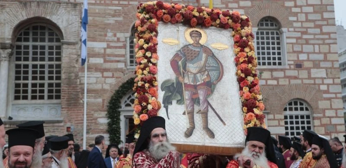 Η Θεσσαλονίκη τίμησε τον πολιούχο της: Κατάνυξη και πλήθος πιστών στη λιτανεία για τον Άγιο Δημήτριο